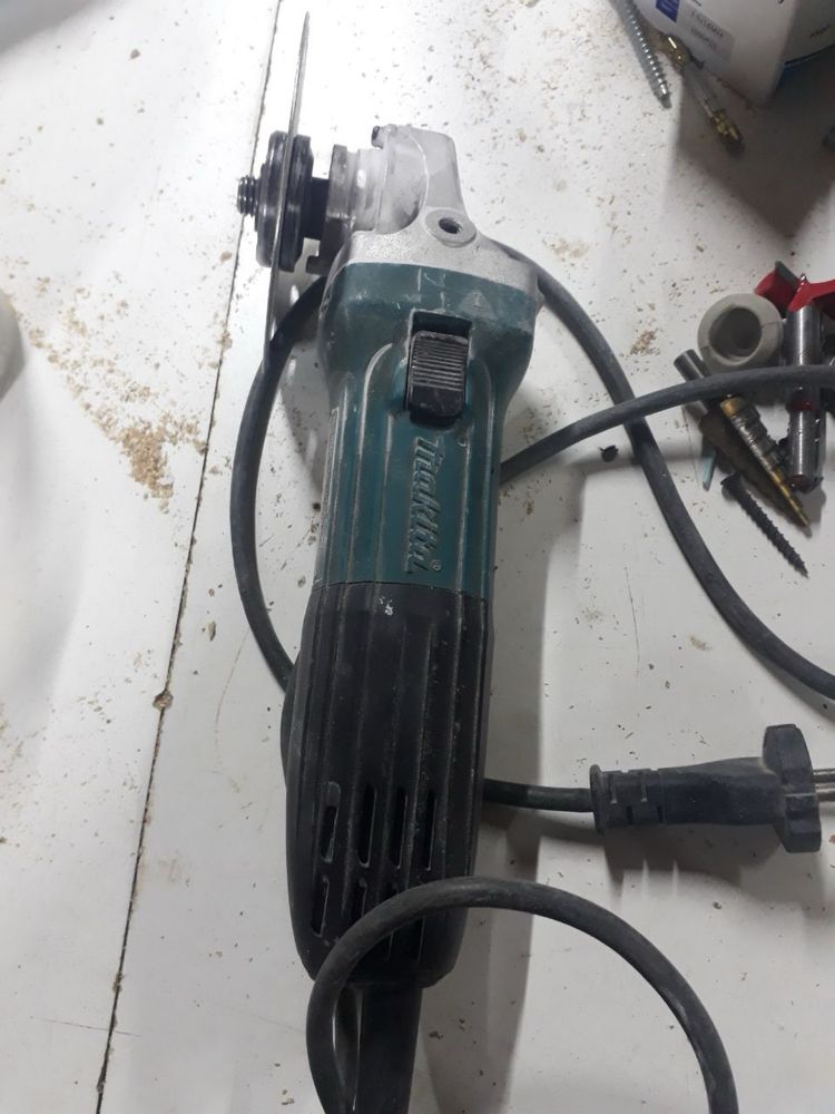 УШМ, болгарка Makita