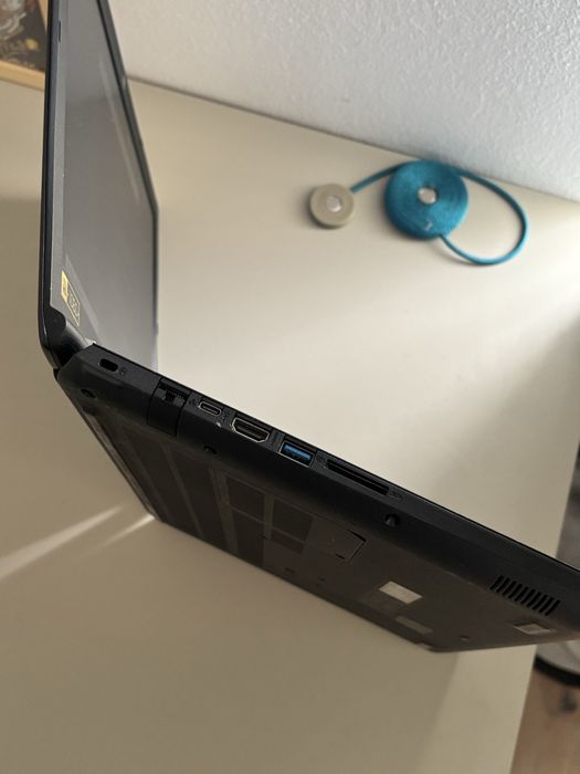 Laptop Gaming• i5-7300HQ• 12gb ram DDR4•Nvidia GTX 1050•Taste luminate