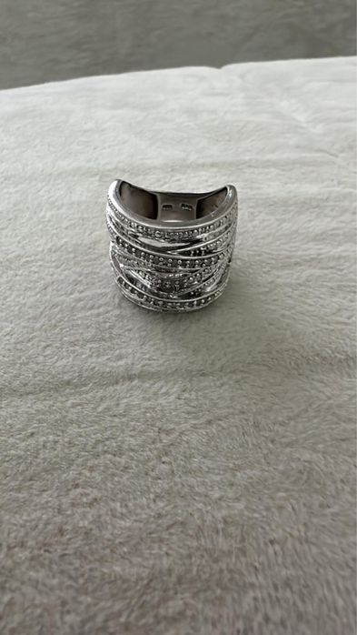 Продам кольцо с бриллиантами.