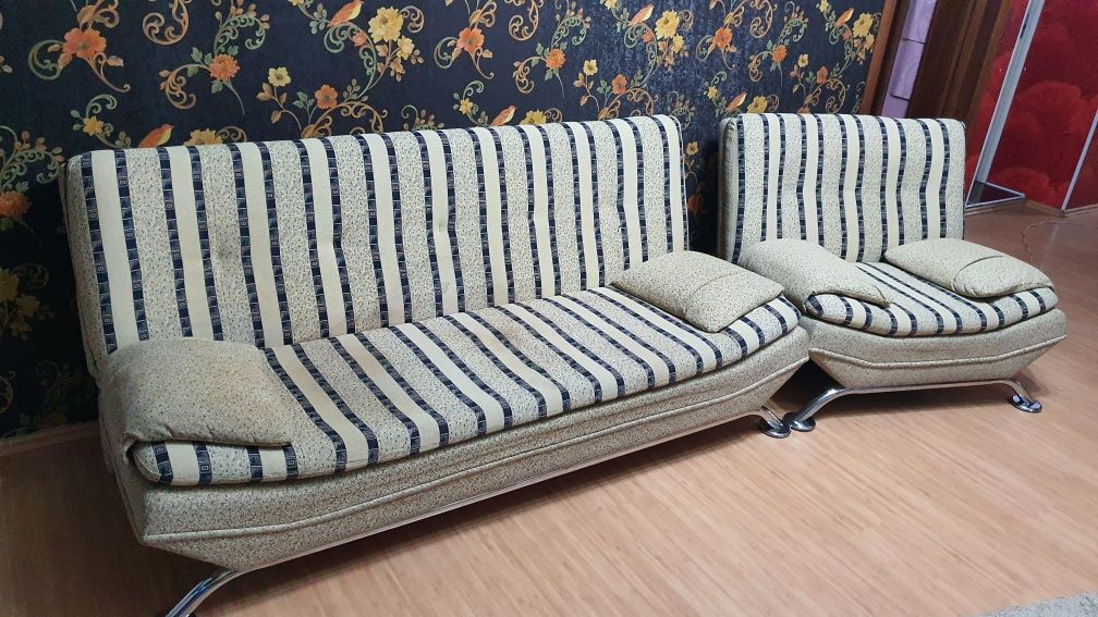 Раскладной диван, 2 кресла