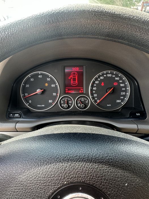 Volkswagen Jetta 1.6 FSI numere rosii expirate