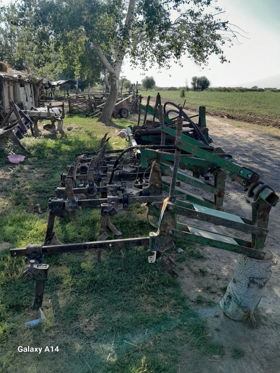 Traktor sotiladi 140milyon Kultuvator 20millyon.shtanga 15milyon