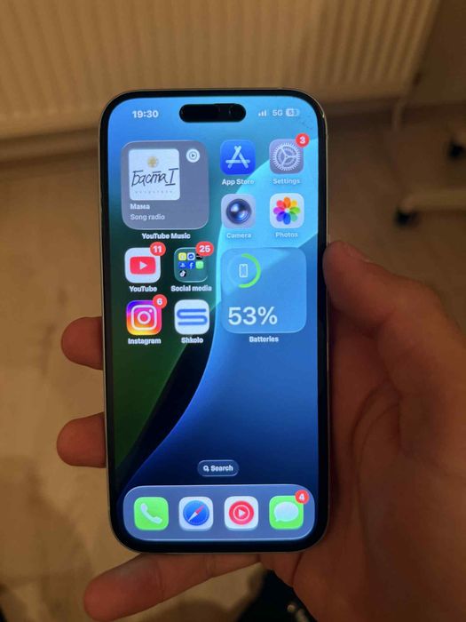 Продавам Iphone 15 син 128гб