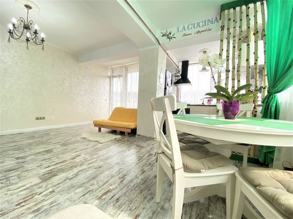 Proprietar vand apartament 3 camere modern cu balcon