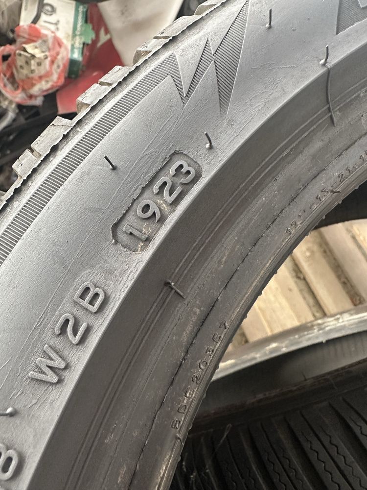 225/45/17 Bridgestone dot23