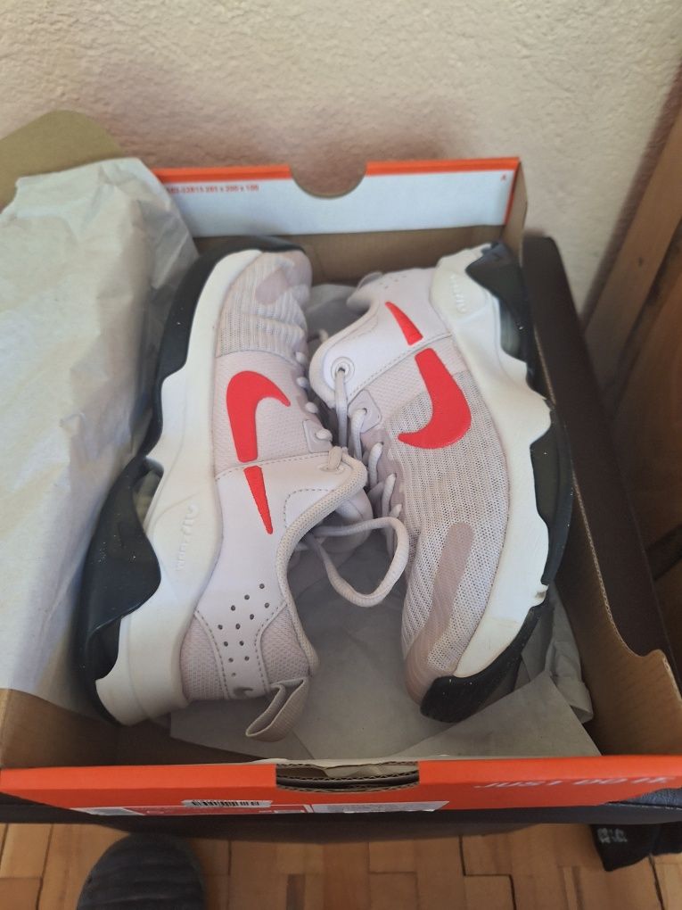 NIKE zoom bella 6  - 36 номер