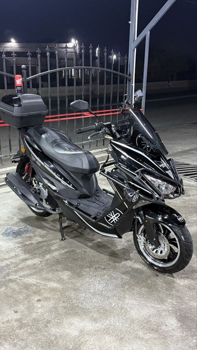 Продаётся бензиновый  скутер Wasat sport 150cc