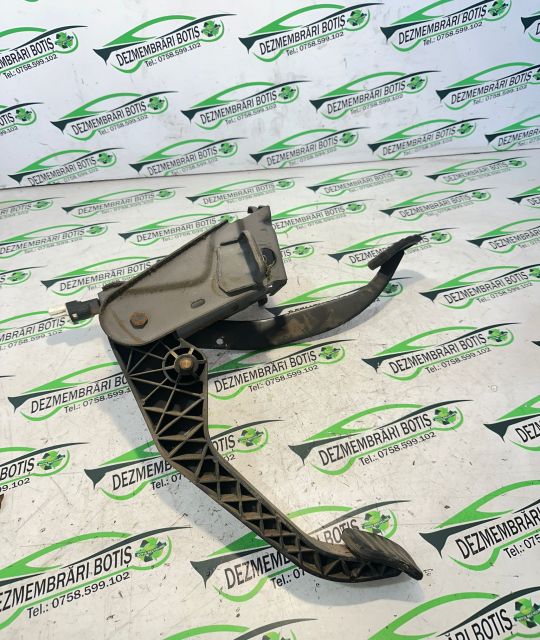 Pedala ambreiaj Dacia Logan prima generatie (facelift)