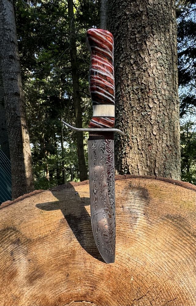 Ръчно изработен нож от дамаска стомана Damasteel