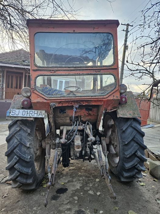 Tractor U 650 cu utilajel