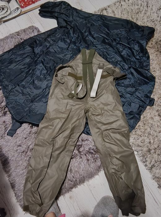 Set pelerină de ploaie + pantaloni tip salopetă – mărime universală