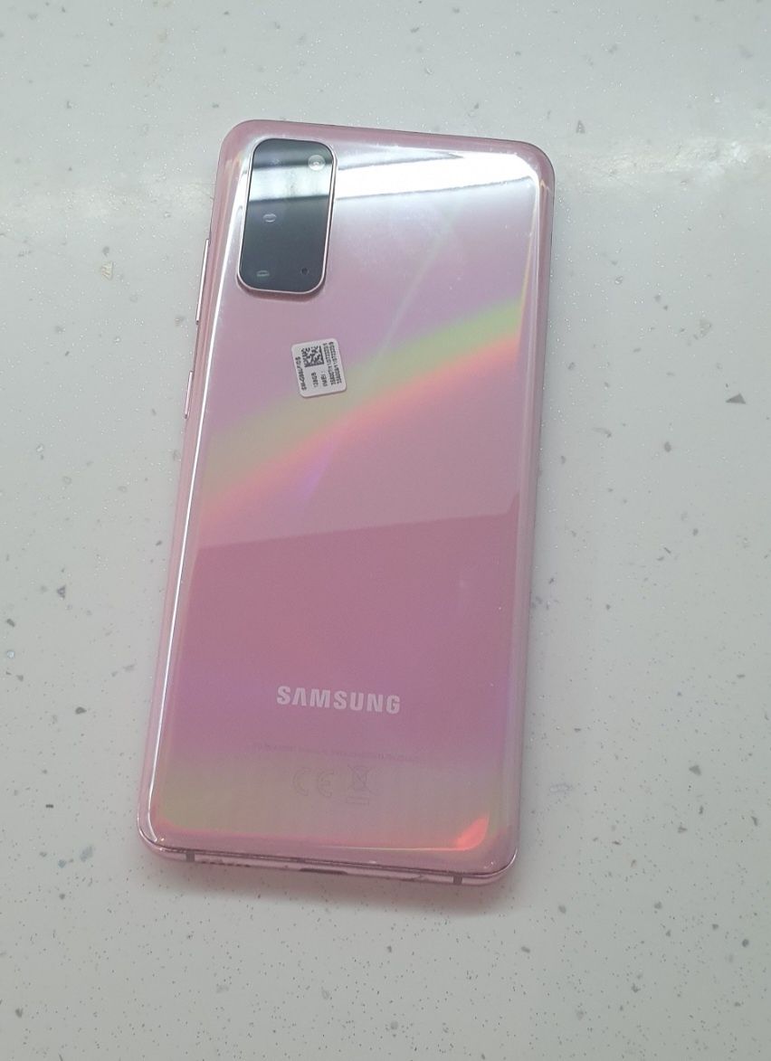 Samsung Galaxy S20 + 3 калъфа
