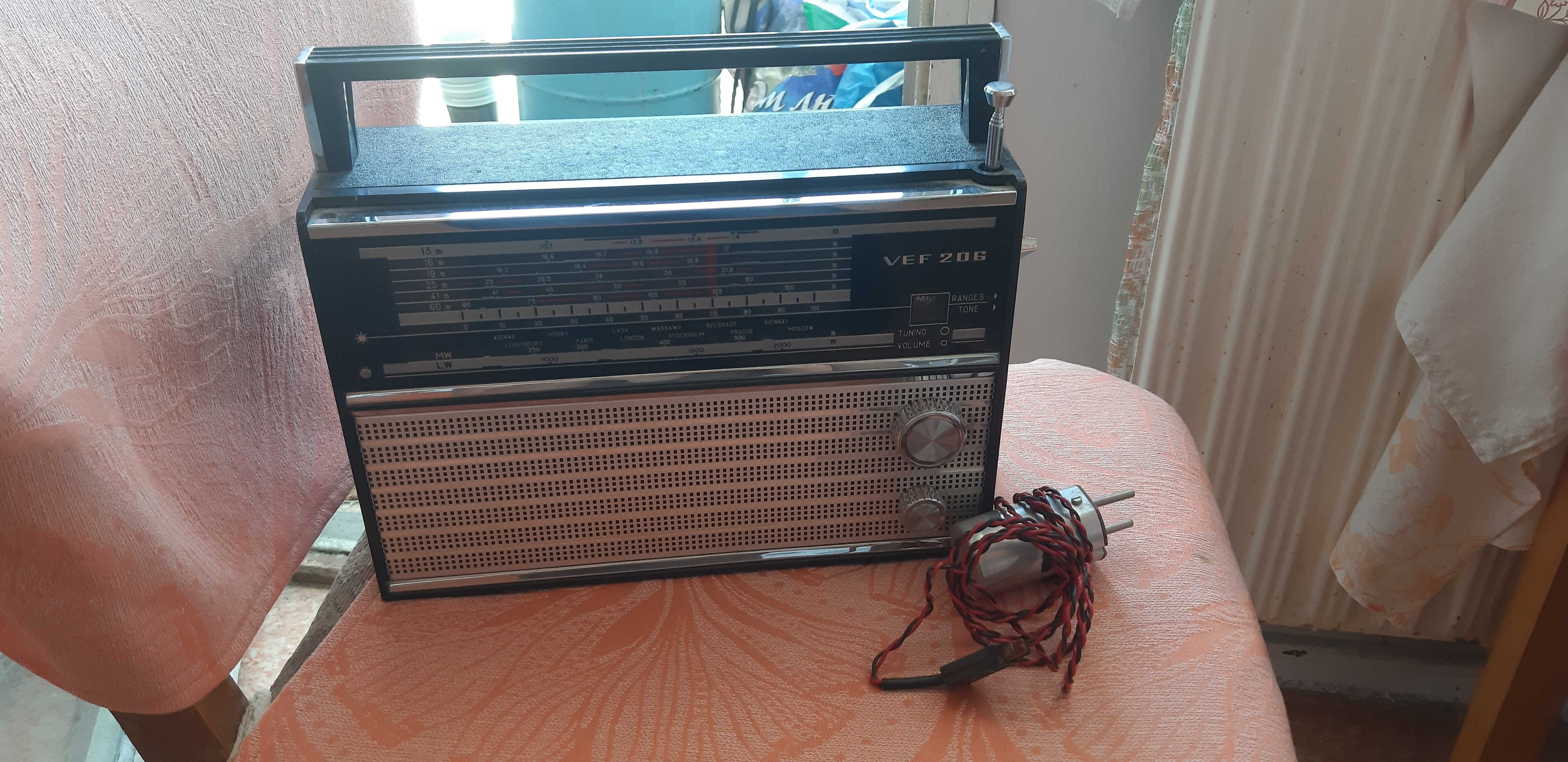 Продавам радио VEF 206