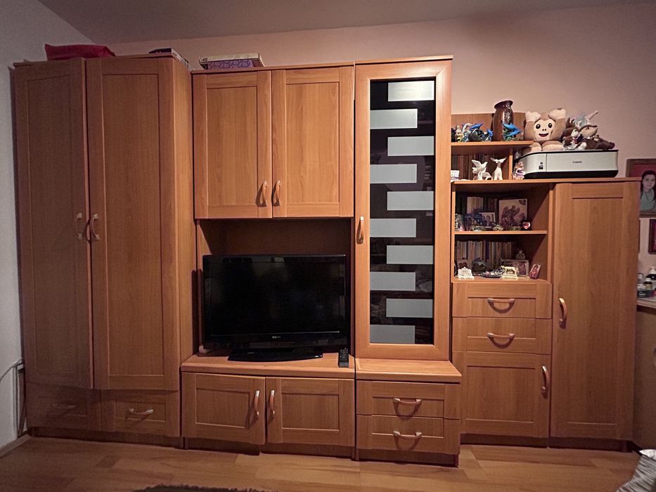 Vând mobilă de dormitor sau living in stare bună!