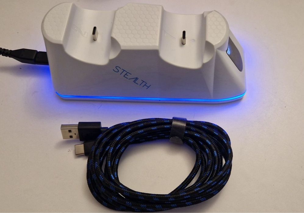 Dock station PS5 si Xbox One seria X, NOU