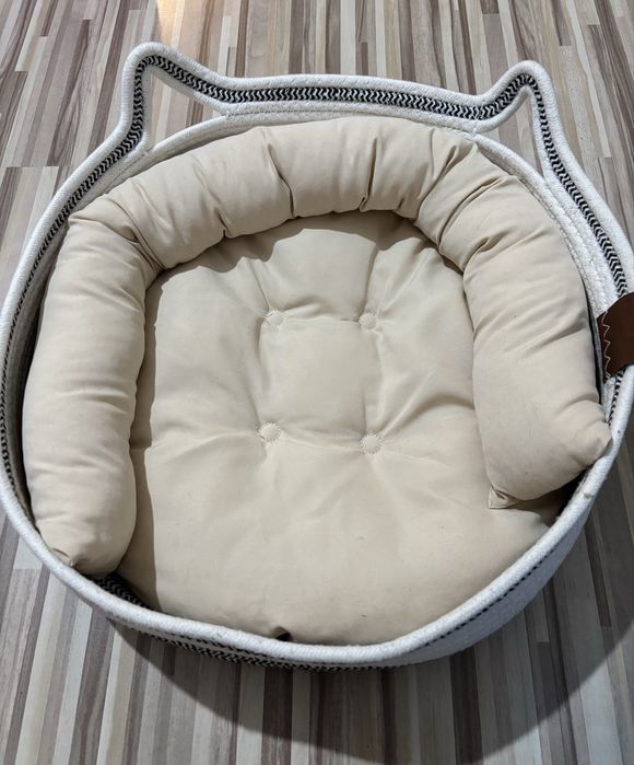 Cos pufos pentru pisici