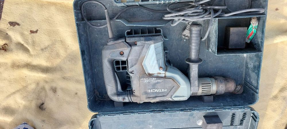 Инструменти Milwaukee и Hitachi, Акумулаторна Раница-Батерия, Куфар