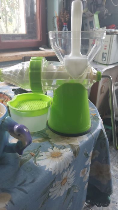 Masina de stors  suc de fructe pentru copil . Lasati mesaj in whatsup