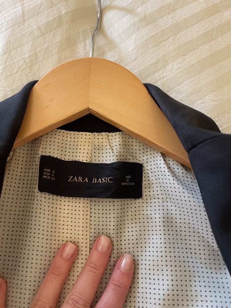 Vând sacou Zara BASIC aproape nou