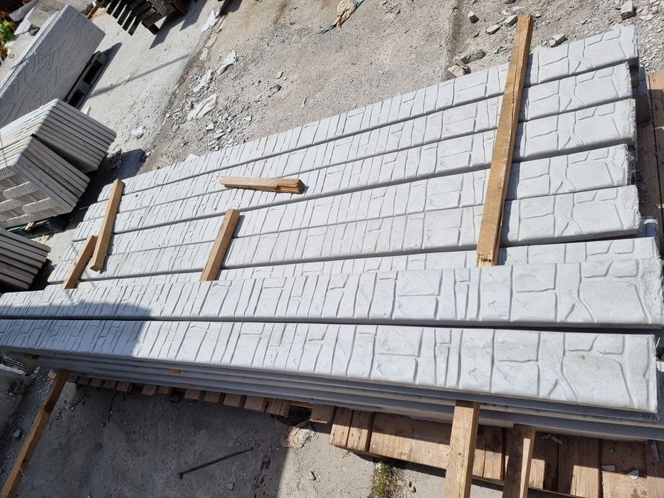 Garduri din beton comprimat de la gardultau.com stalpi placi de gard