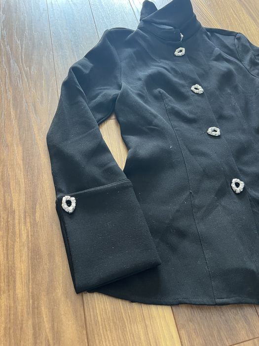 Черна блуза H&M.