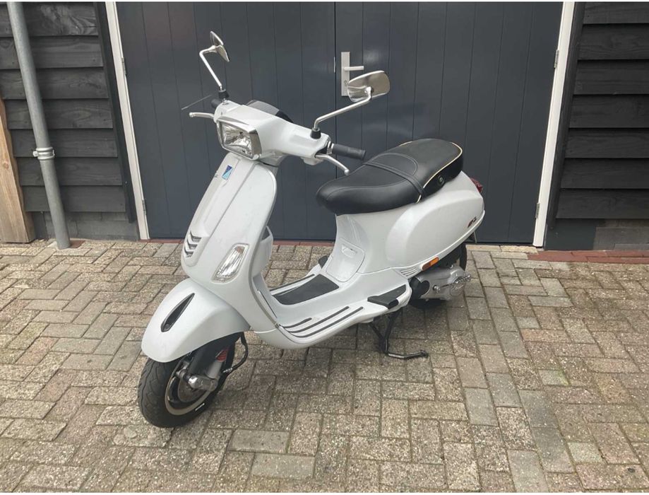 Scuter Vespa SXL - 125 cm3 - 227 km !!!