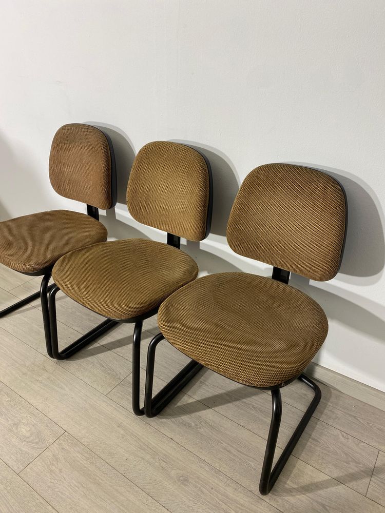 Scaun cu Structură Metalică; Scaun Confortabil și Rezistent