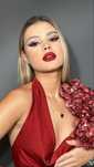 Ofer servicii de make-up la domiciliu clientei