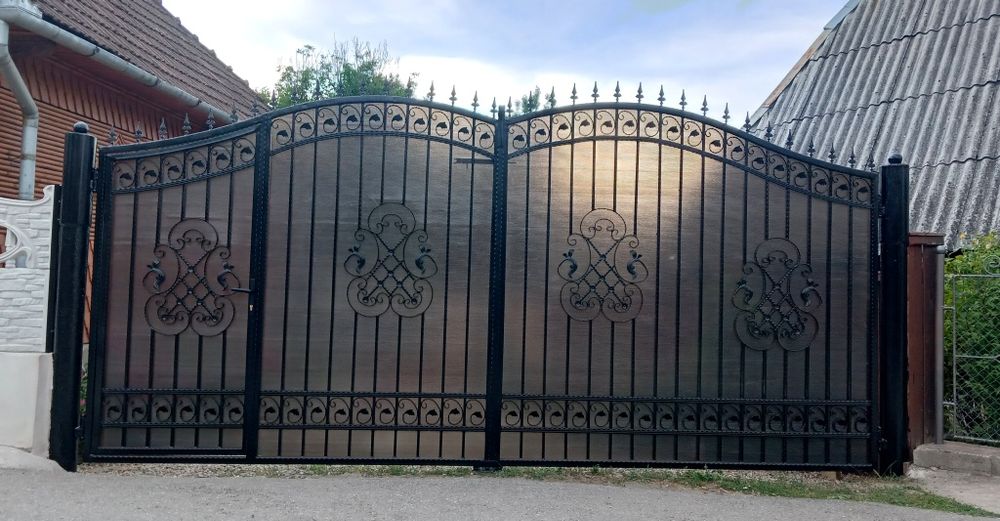 Porți garduri fier forjat