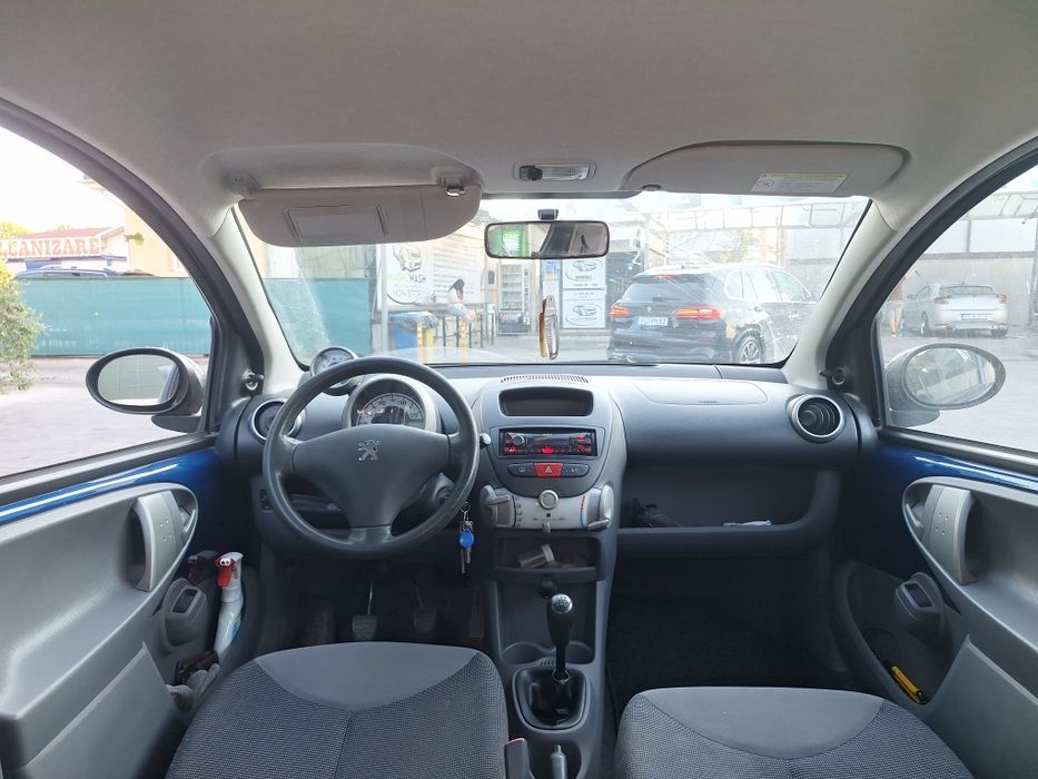 Vând Peugeot 107