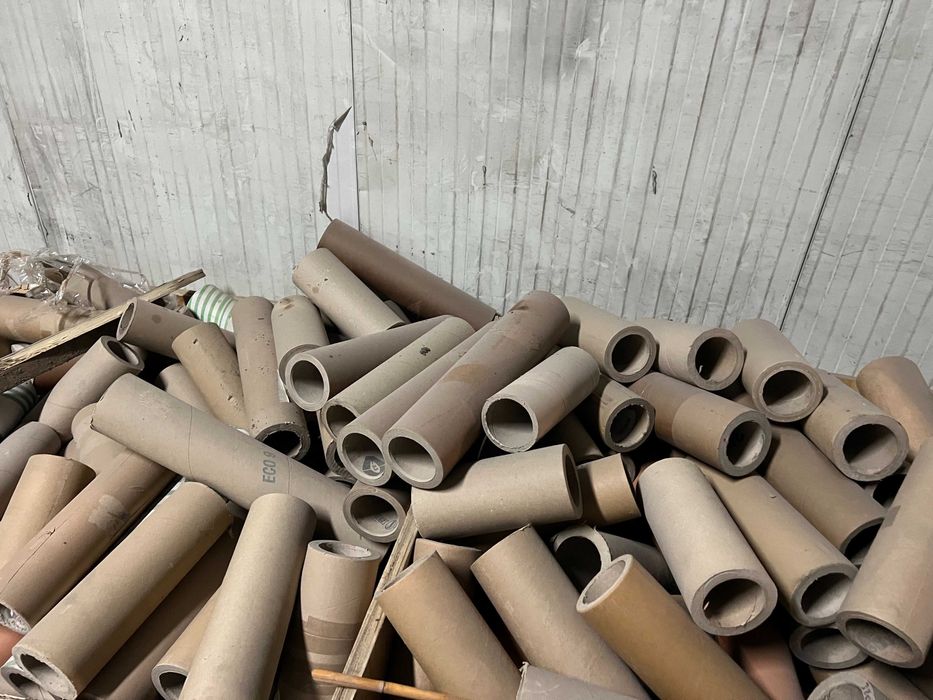 ПОДАРЯВАТ се шпули с размер 25 и 33см.