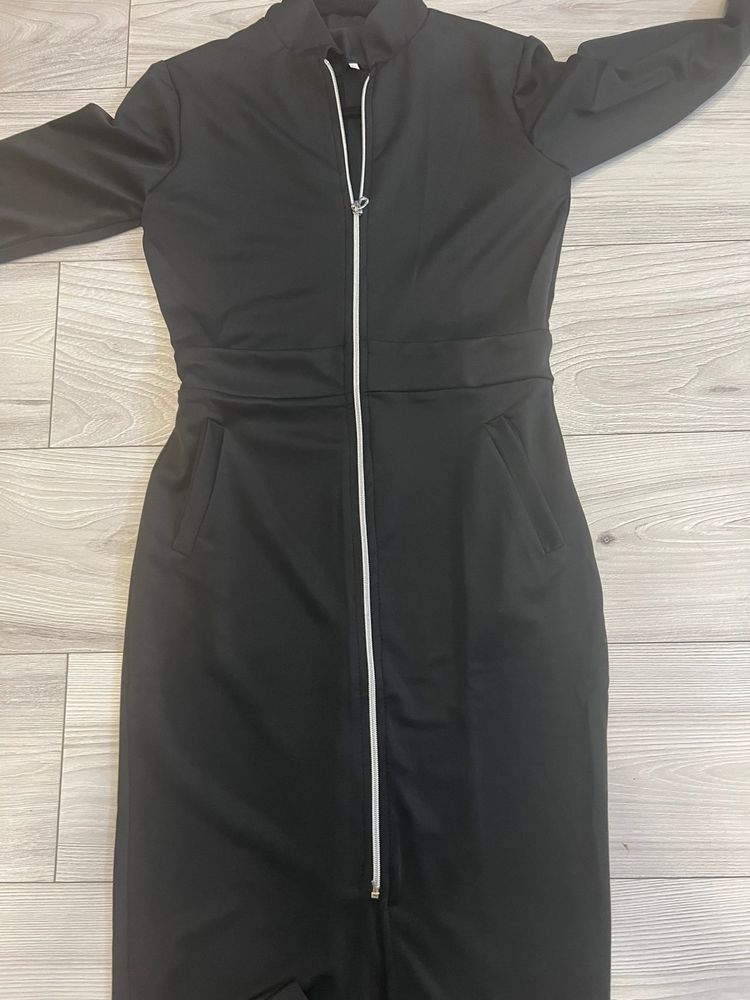 rochie fermoar in fata elastică negru lungime medie