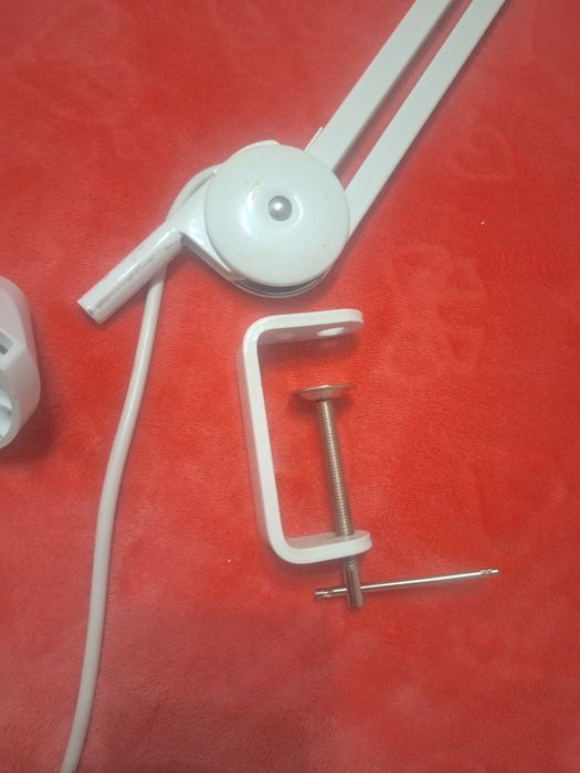 Lampa cosmetica cu lupă