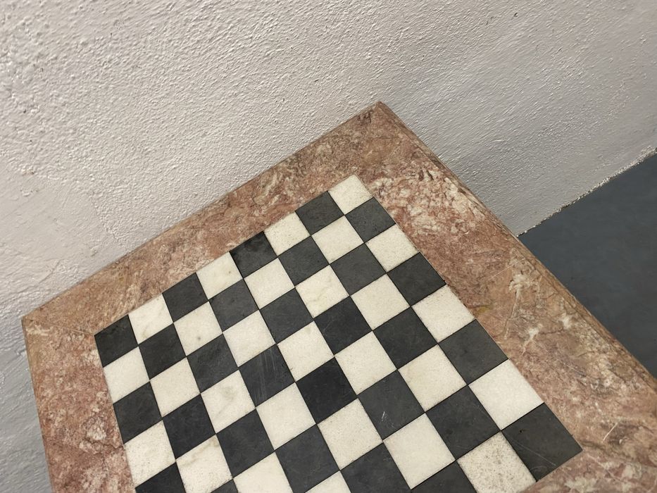 Френска маса за игра на шах с мраморен плот и основа от чугун