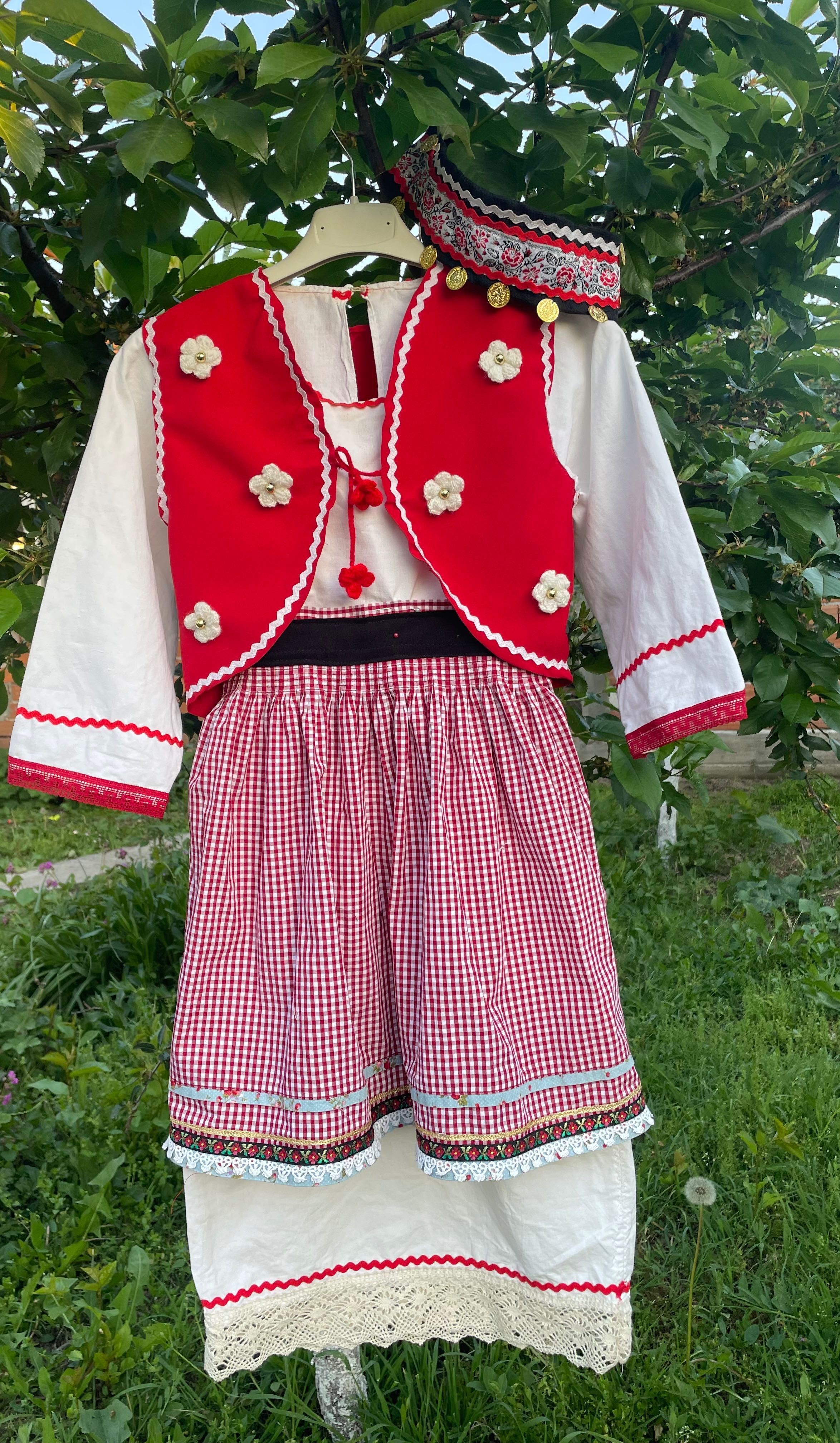 Народна носия за 7гмомиче 60лв