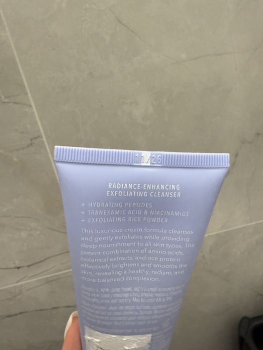 Озаряващ почистващ крем hydroPeptide