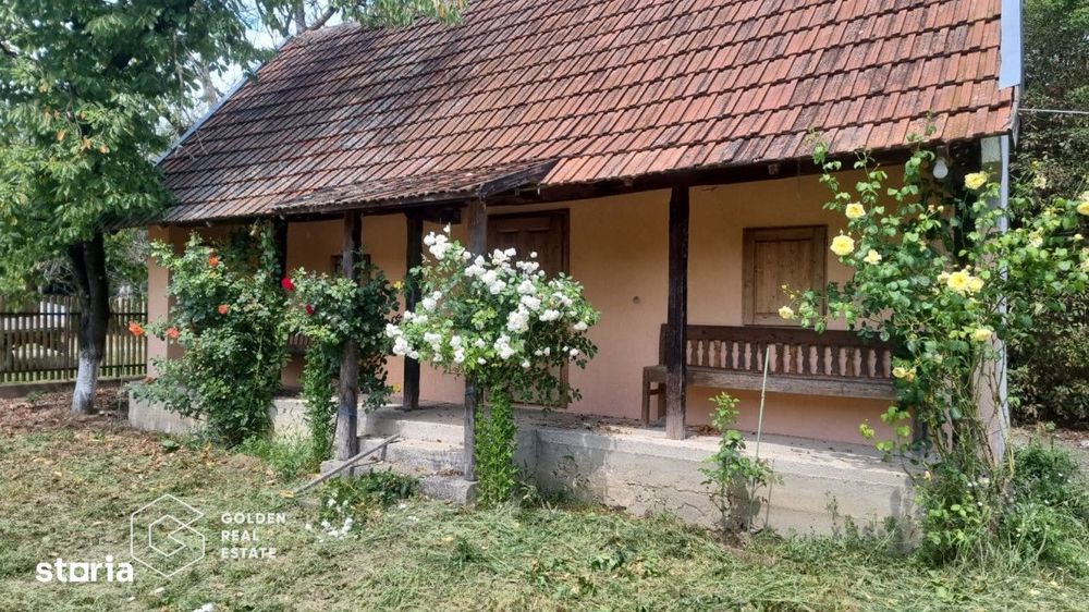 Casa cu teren de 1200 mp, comuna Taut