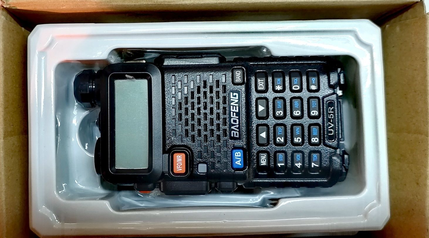 Радиостанция BAOFENG UV-5R с допълнителнителни антена и батерия