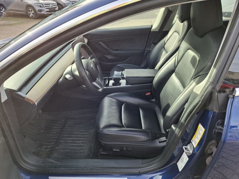Tesla - Model 3 Long Range AWD