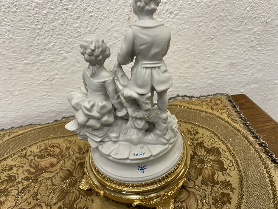 Италианска фигура от бисквитен порцелан