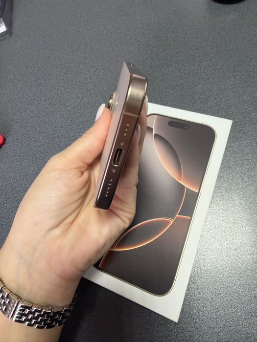 Iphone 16 pro, desert titanic