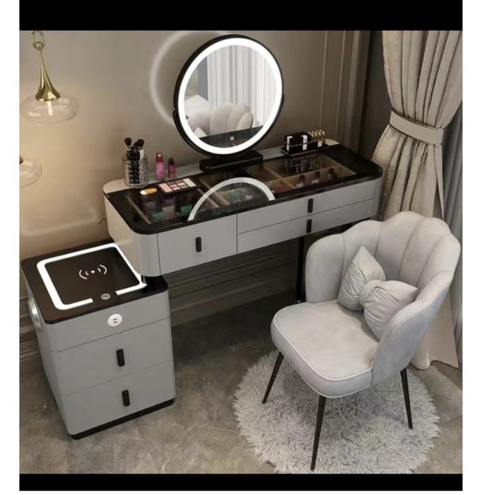 Продам новый туалетный столик