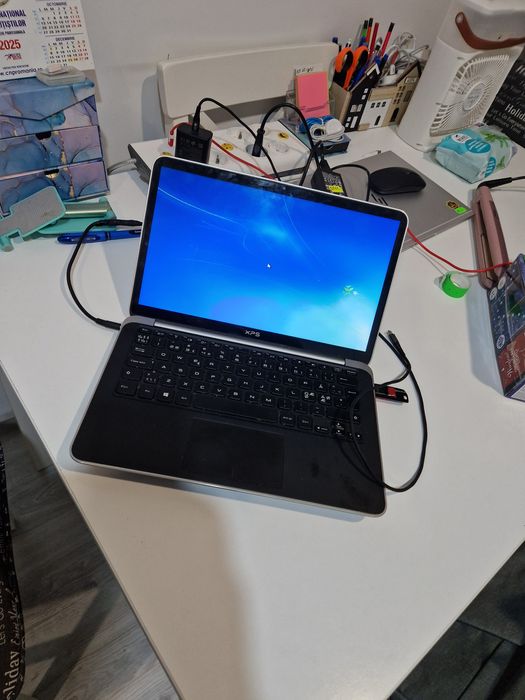 Laptop Dell 13 inch  8G Ram, Ssd - 256, -i5 ,funcțional la priza