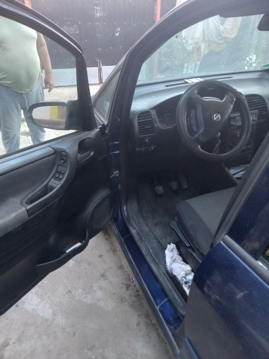 Vînd opel  zafira