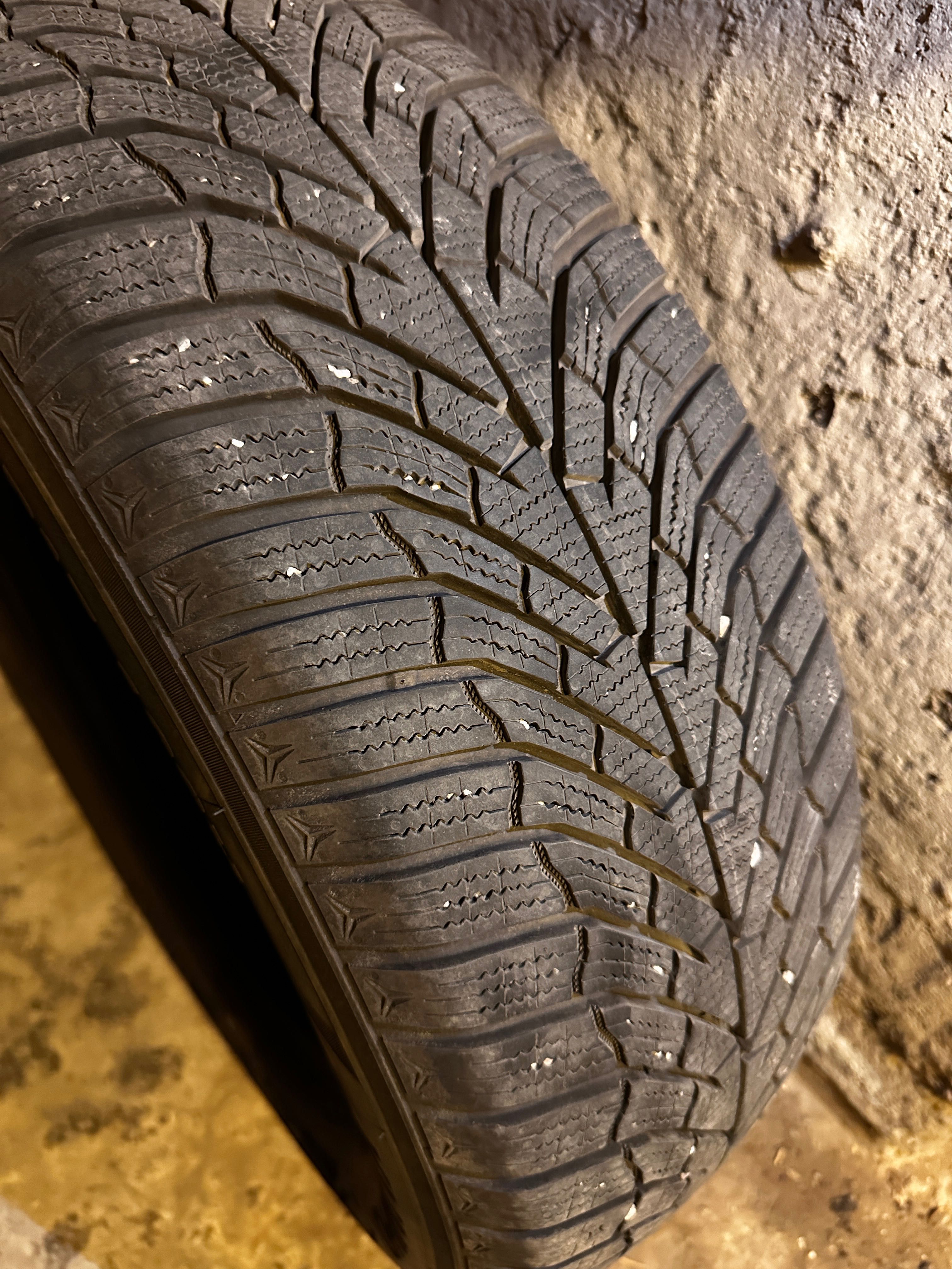 Почти нови ЗИМНИ гуми Kumho 225/65/17