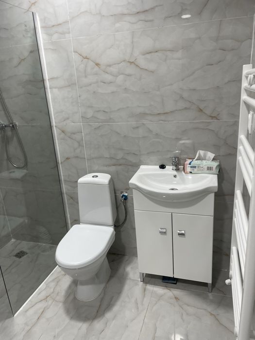 Inchiriez ap 2 camere decomandate zona mall Promenada ..