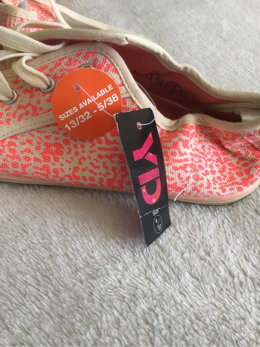 Нови спортни обувки 37