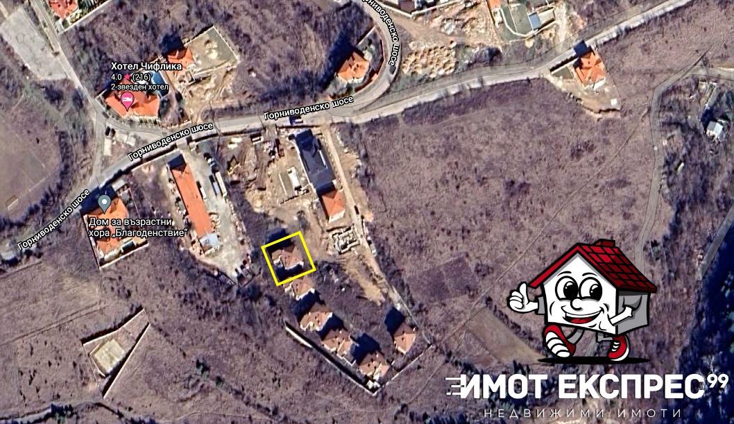 Самостоятелна къща, с двор, РЗП 351кв.м, 3 етажа, парцел 394кв.м