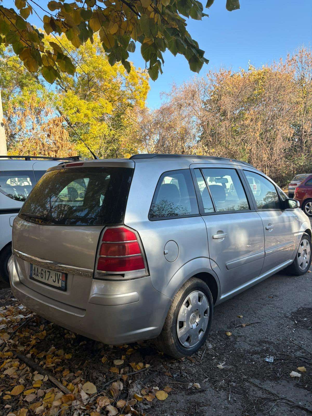 Dezmembrez opel zafira b 1.9d