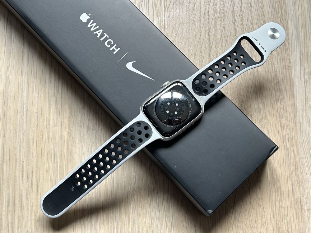 Apple Watch 6; 44 MM; Nike Edition; Cellular; Impecabil